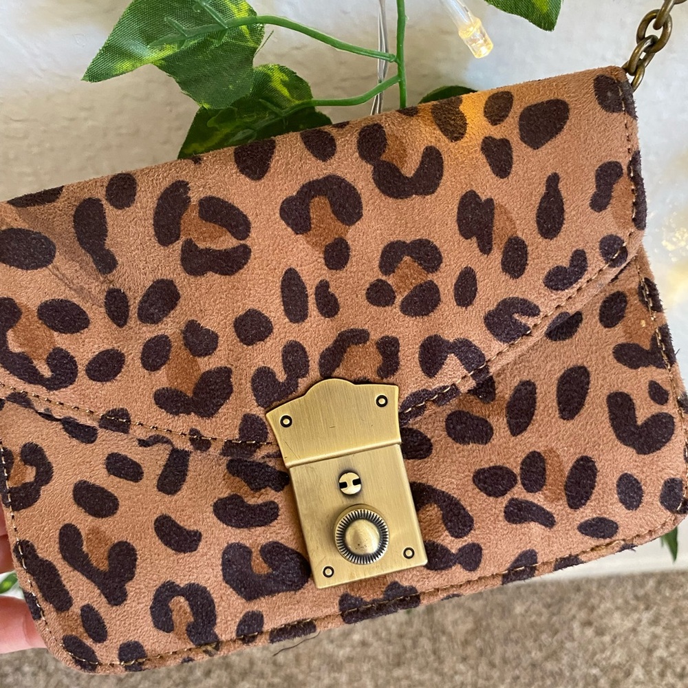 American Eagle small cheetah purse